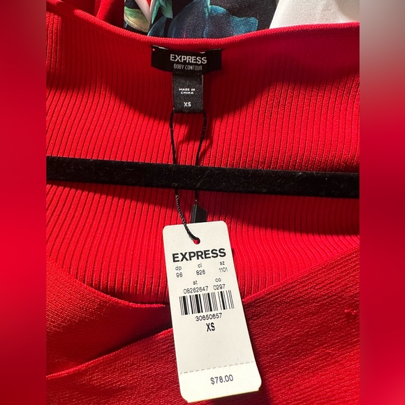 Express Body Contour Top - Picture 4 of 7